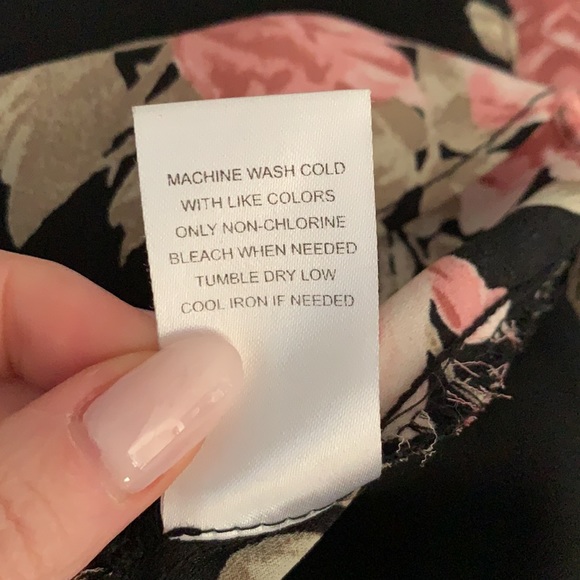 Cold shoulder flutter sleeve blouse - Picture 6 of 7